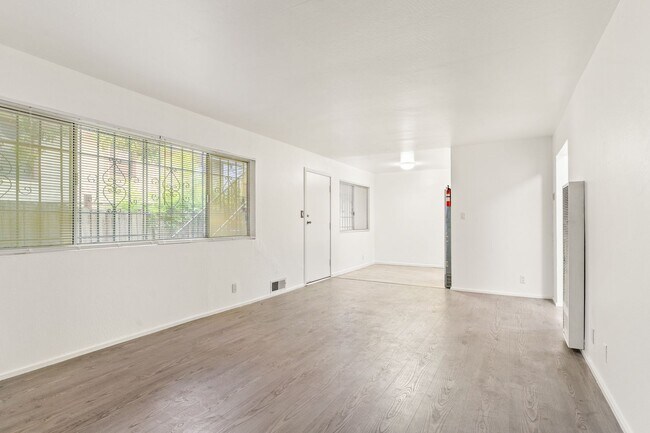 Foto del edificio - 2674 Parker Ave
