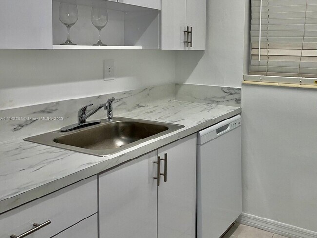 Building Photo - 6511 Santona St