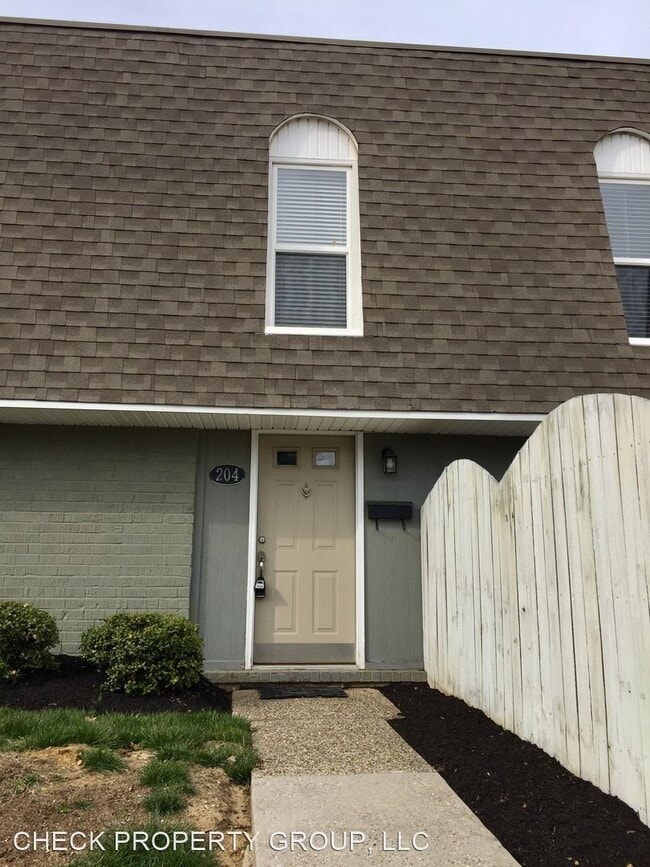 Building Photo - 2 br, 2.5 bath House - 204 La Fontenay Court