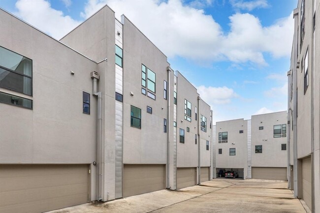 Foto del edificio - 6000 S Congress Ave