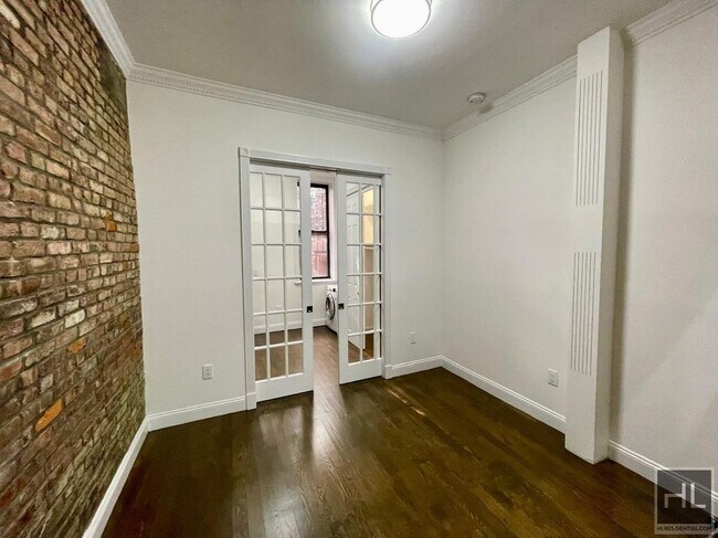 Building Photo - MOTT STREET