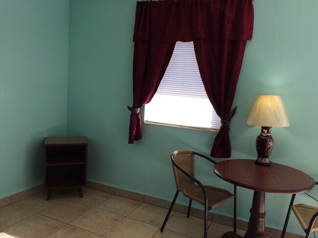 Foto del edificio - 317 N Byron Butler Pky