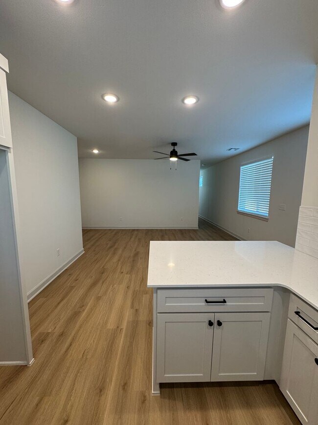 Foto del edificio - 3 Bed | 2 Bath Luxury Duplex | The Flats o...