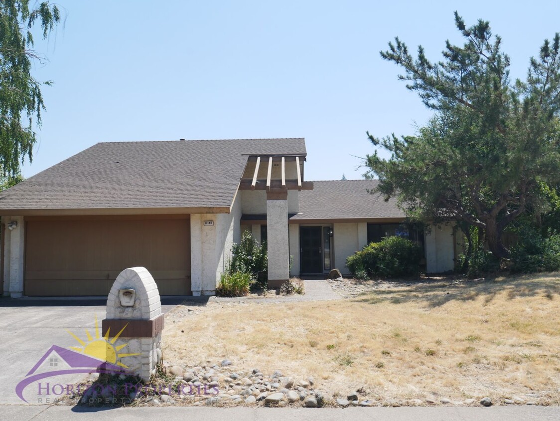 Primary Photo - Bright 3 Bed 2 Bath 1,579 sqft Larchmont S...