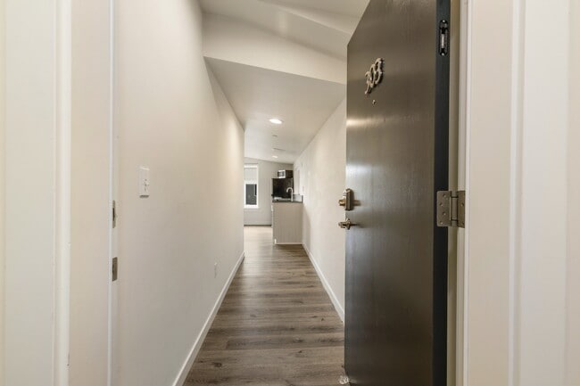Building Photo - Modern Apartments in Prime Queen Anne Loca...