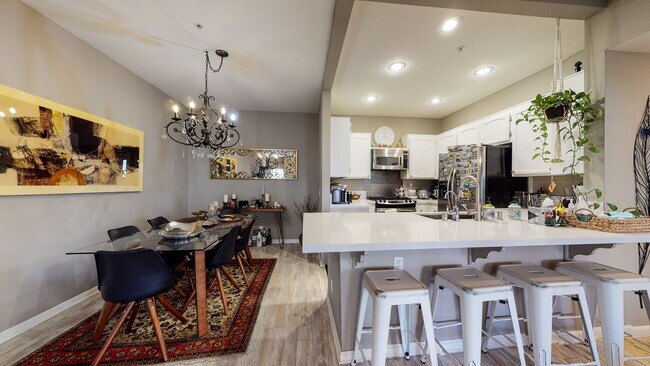 Foto del edificio - Fantastic 2 bed / 2 bath Condo in Huntingt...
