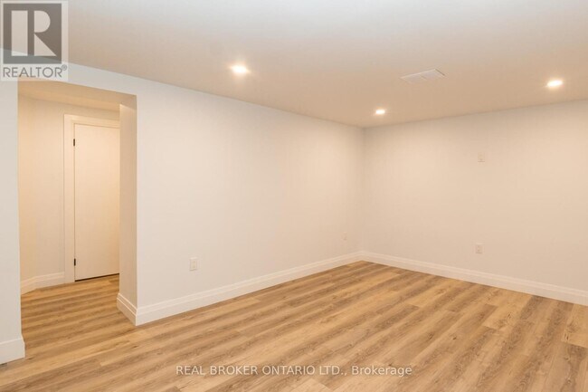 Building Photo - 67 Kingslea Dr