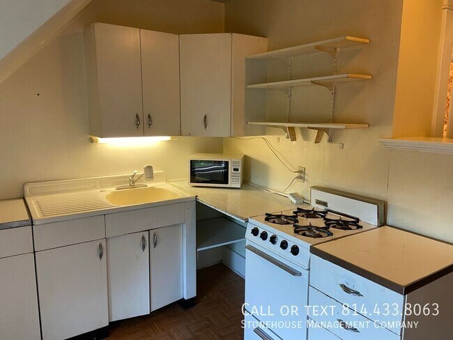 Foto del edificio - 440 W 10th St