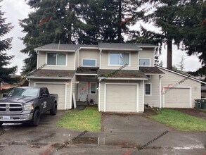 Building Photo - 6520-6522 7th Ave SW