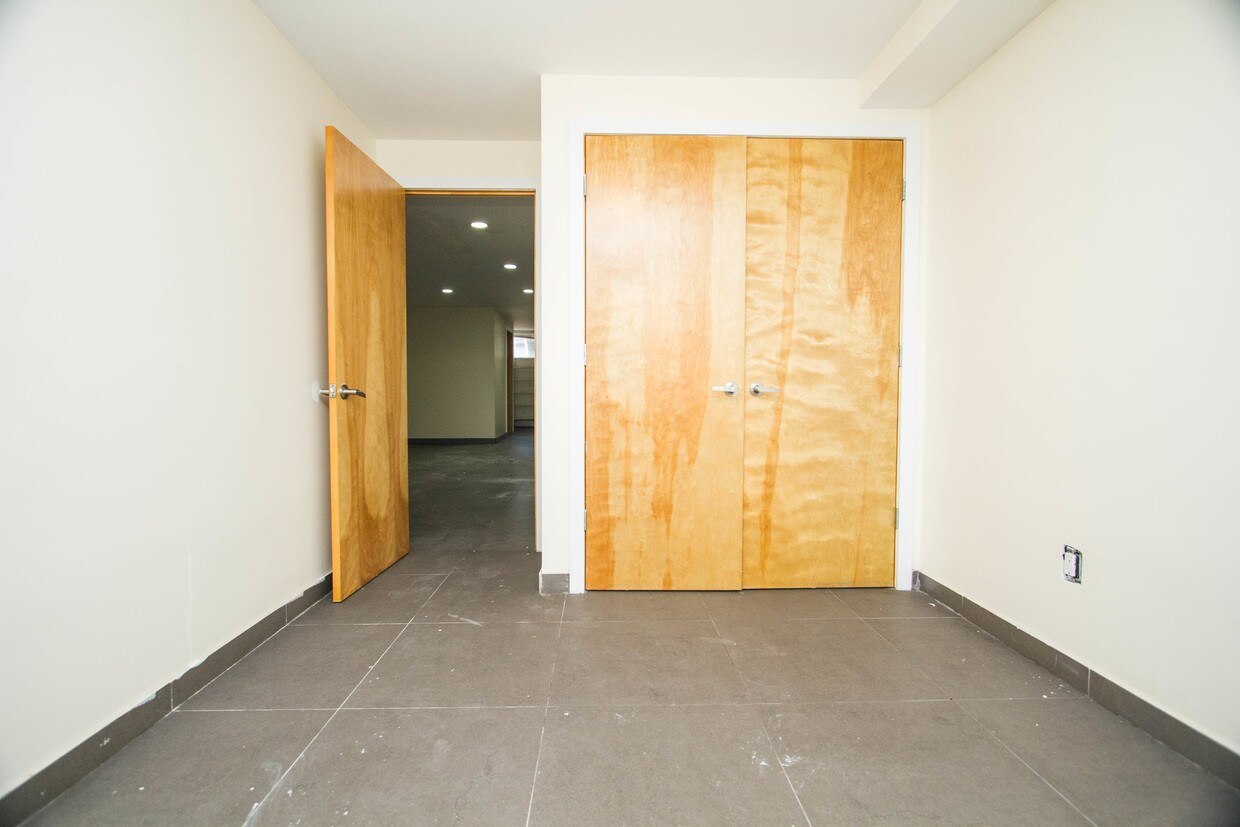 Foto principal - 697 Park Ave
