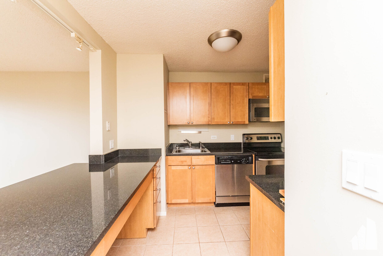 Primary Photo - 30 E Huron St
