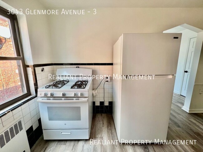 Building Photo - 3043 Glenmore Ave