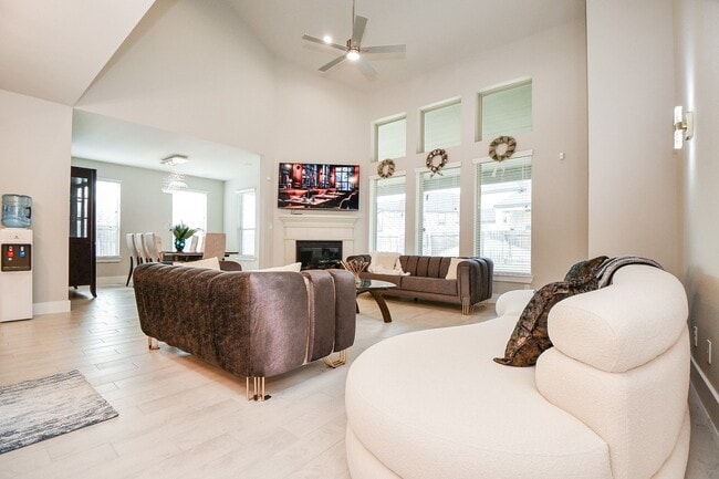 Foto del edificio - 3430 Majestic Pne Ln