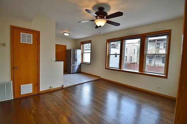 Building Photo - 3108 W Walton St