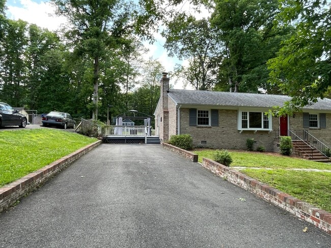 Building Photo - 3600 Ghent Dr