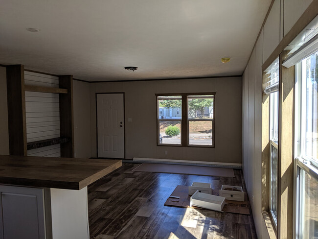 Building Photo - 261 Park Dr