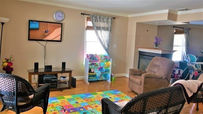Foto del edificio - 216 Rangeway Rd