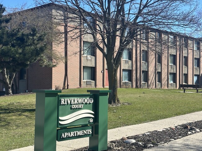 Foto del edificio - Riverwood Court Apartments