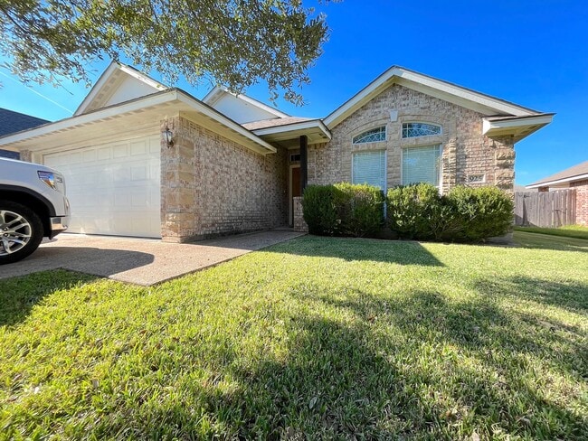 Building Photo - AUGUST 2026 PRE-LEASE Beautiful 4 Bedroom 3 Bathroom Home in Dove Crossing