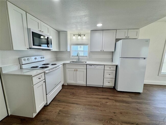 Building Photo - 108 Laureti Ln