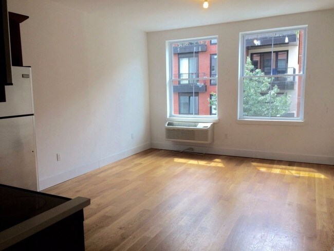 Foto del edificio - 33 Meserole St