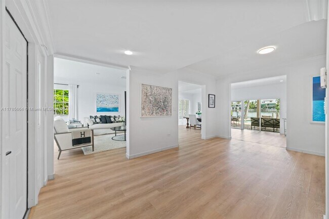 Foto del edificio - 275 N Shore Dr