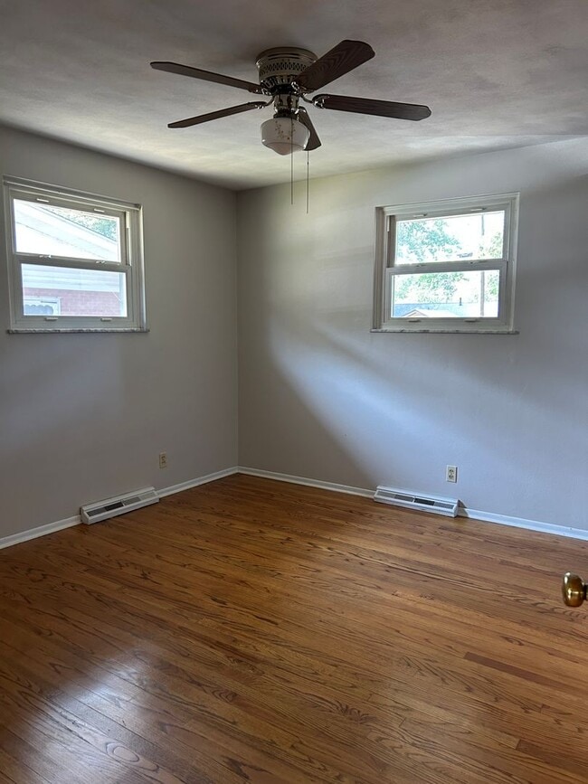 Building Photo - 1621 Sherborne Dr