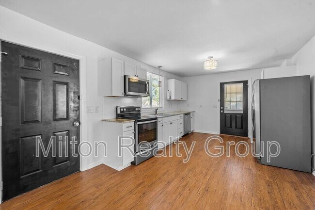 Building Photo - 93 W Hamer St