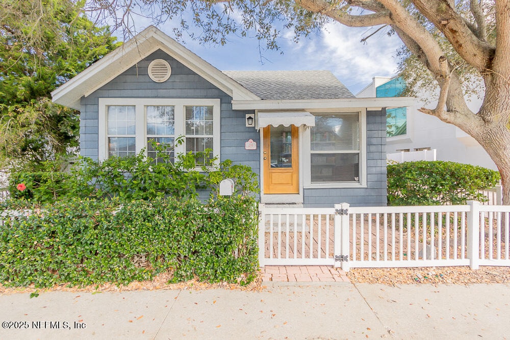 Foto principal - 214 Hopkins St