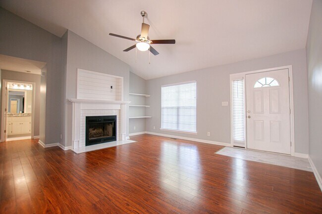 Building Photo - Pet Friendly Three Bedroom with Bonus!