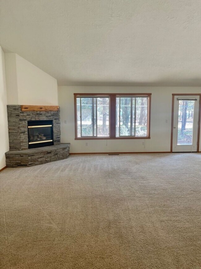 Foto del edificio - Lovely single level home in SW Bend with l...