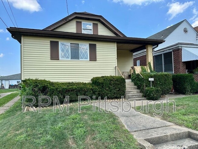 Building Photo - 260 W Marigold St