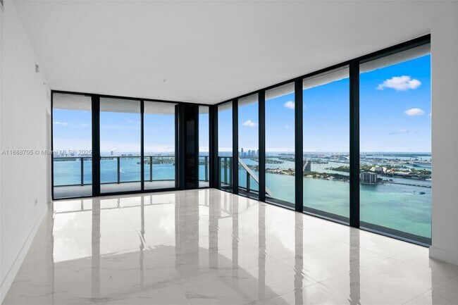 Foto del edificio - 700 NE 24th St