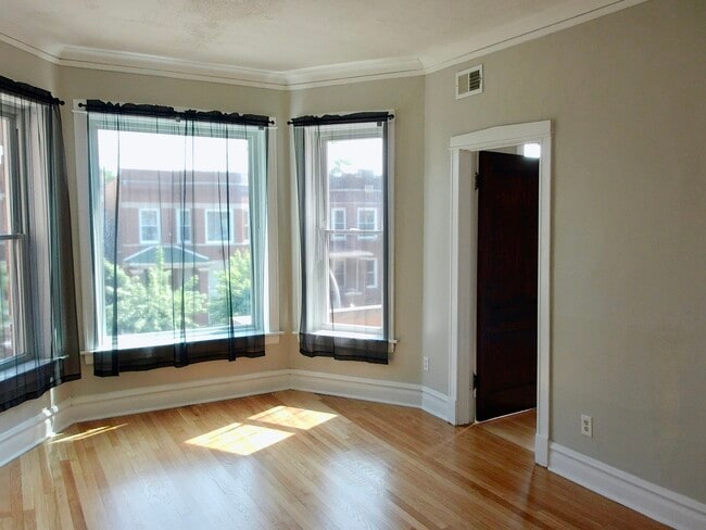 Building Photo - 3918 W Van Buren St
