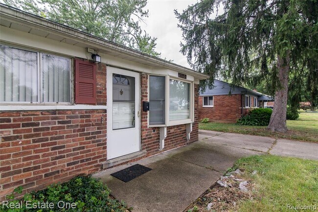 Building Photo - 28051 Stuart Ave