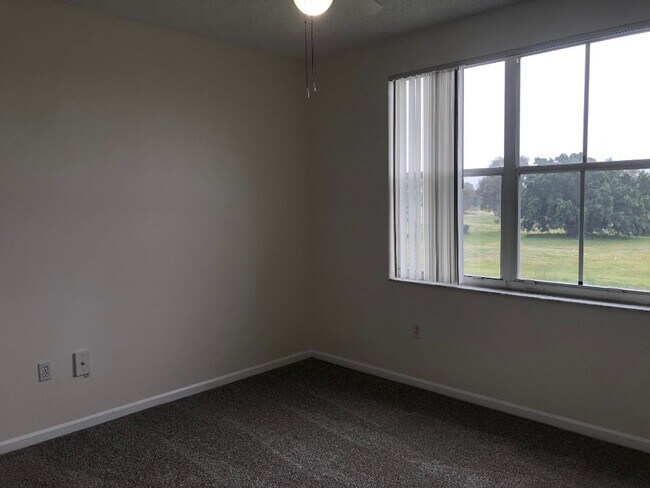 Foto del edificio - 2100 Greenview Shores Blvd
