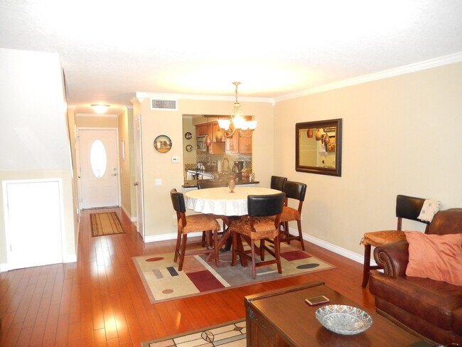 Foto del edificio - Updated 2 Bed, 1.5 Bath in La Mesa!! Water/Trash Included