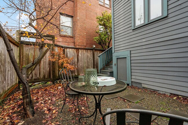 Foto del edificio - 1208 E Thomas St