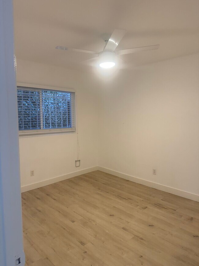 Foto del edificio - 1121 University Blvd W