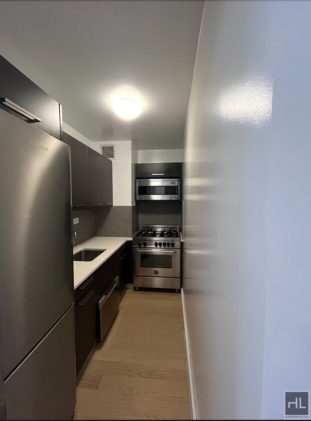 Building Photo - East 39th Street
