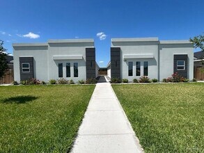 Building Photo - 1122 Country Club Drive