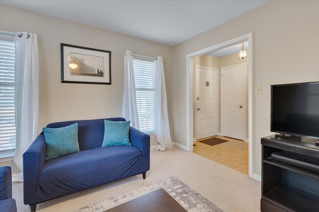 Building Photo - 2210 Wilshire Dr