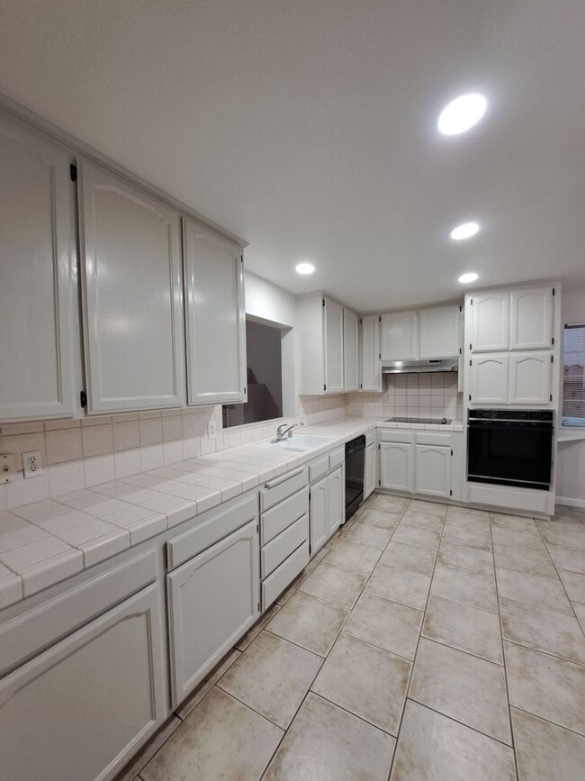 Foto del edificio - Beautiful 3-Bedroom Fresno Home with Backyard!