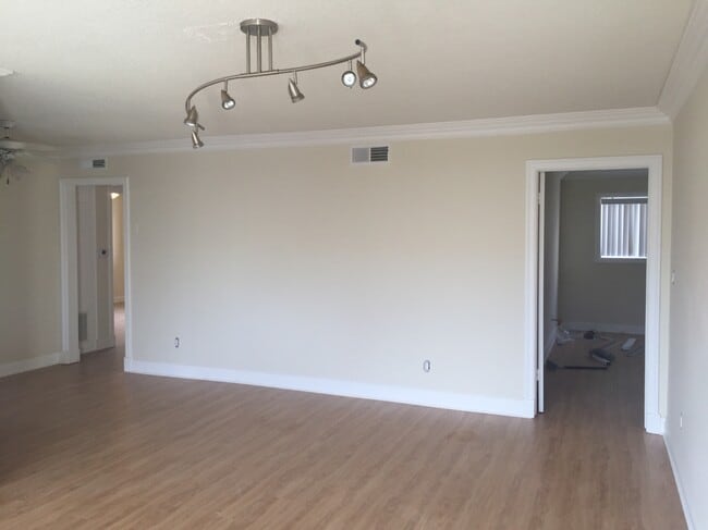 Building Photo - 3712 Mentone Ave