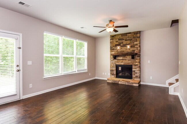Foto del edificio - 4025 Tarnwood Pl
