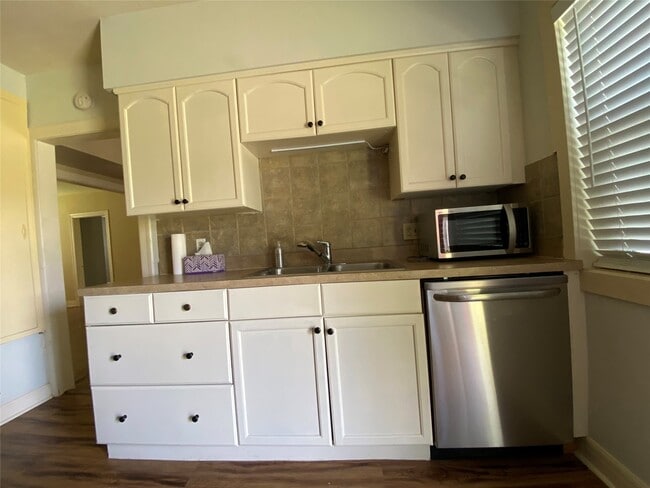 Building Photo - 1918 Sul Ross St