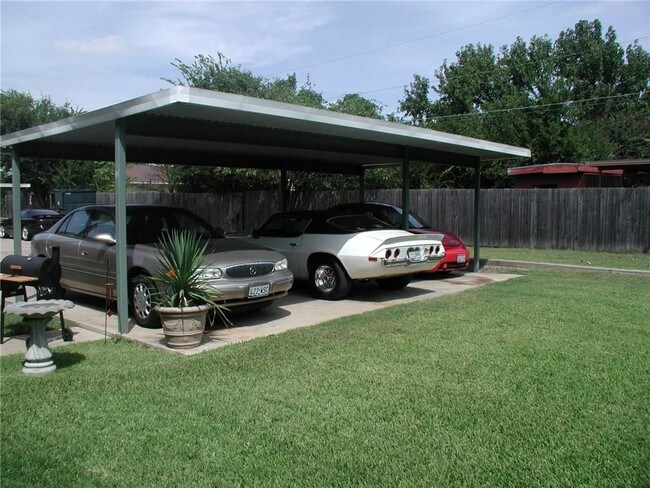 Building Photo - 3920 Scruggs Dr