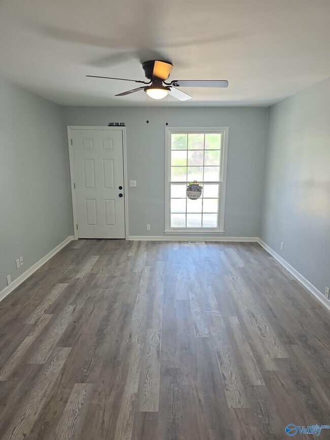 Foto del edificio - 307 Mockingbird Rd SE