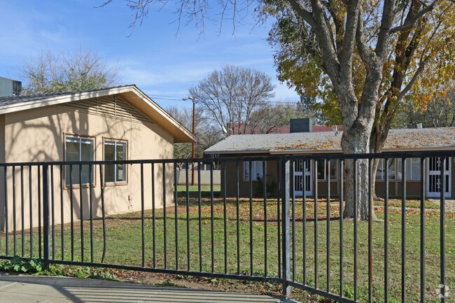 Building Photo - Cazares Terrace