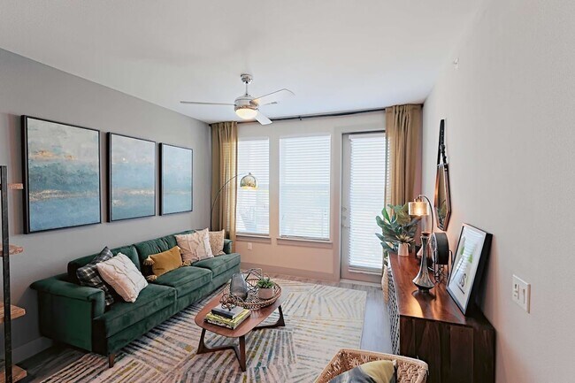 Foto del edificio - 6107 E Riverside Dr